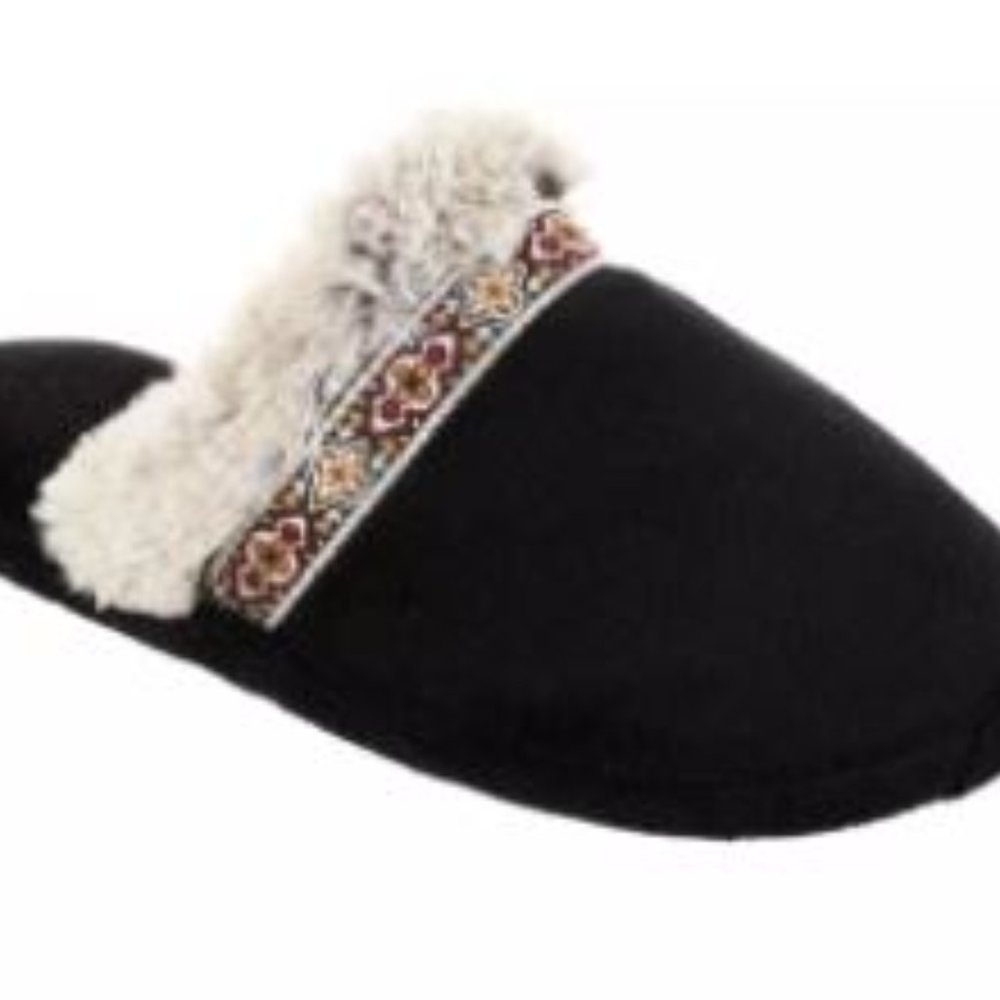 New Isotoner Medium Slippers